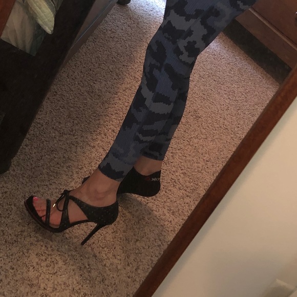 Giorgio Armani Black & Red Heels size 39 🌸. - Picture 8 of 8